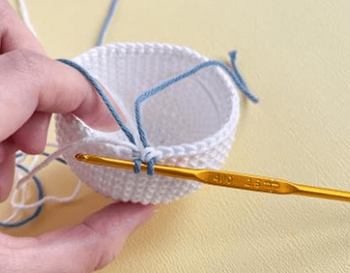 Hello Kitty Keychain PDF Crochet Amigurumi Pattern Body2