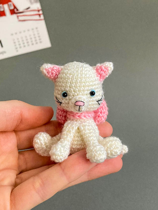 PDF Crochet White Cat Amigurumi Free Pattern01