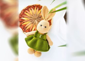 Crochet bunny in a dress PDF free amigurumi pattern