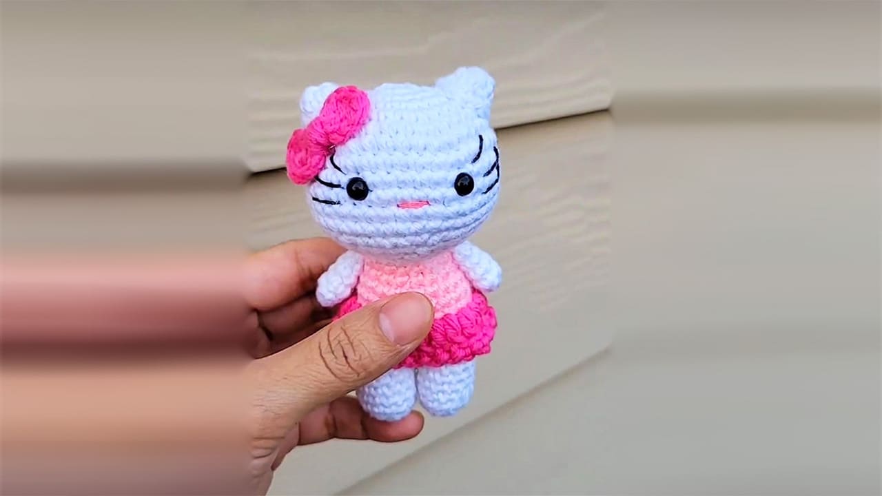 Hello Kitty Amigurumi Free Crochet PDF Pattern 8