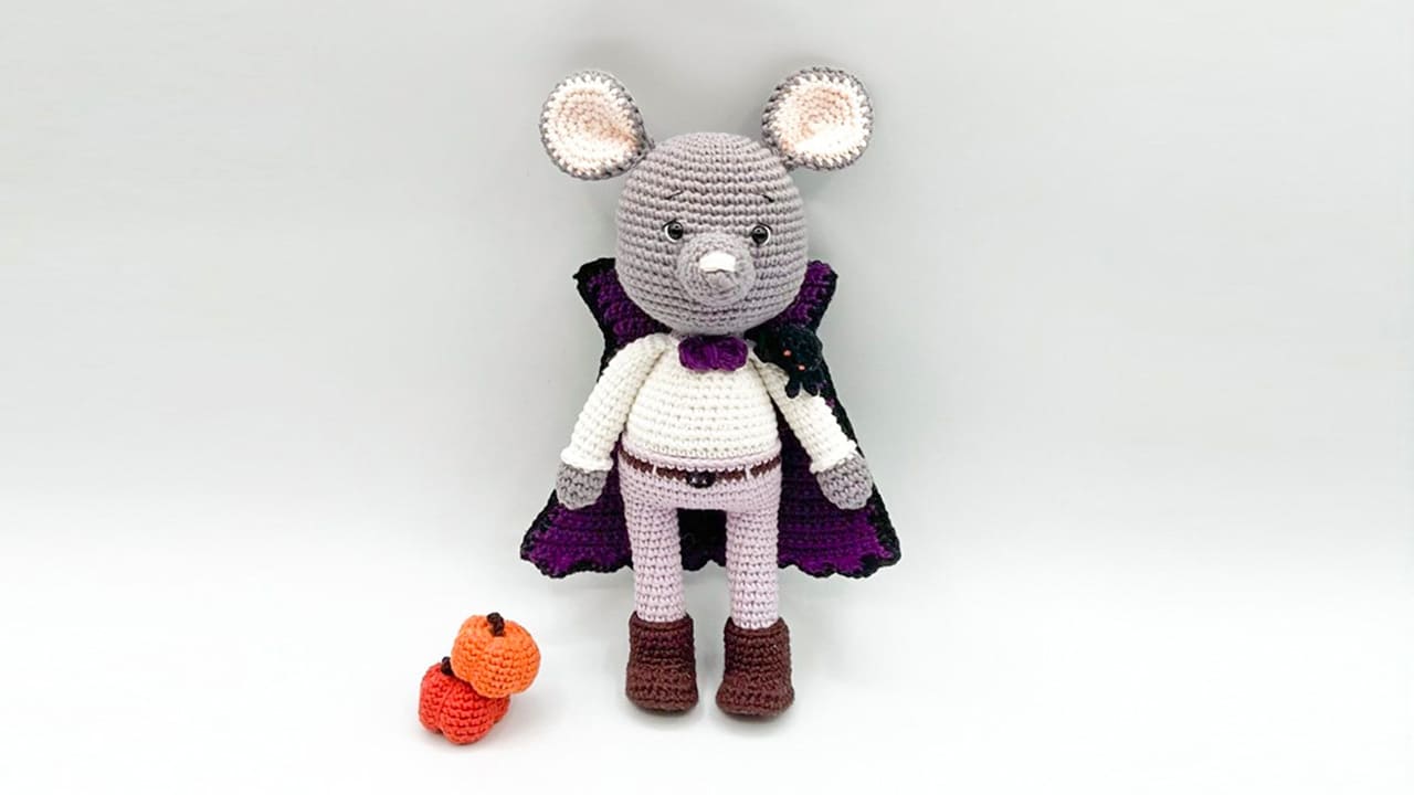 Crochet Vampire Mouse Amigurumi Free Pattern 2